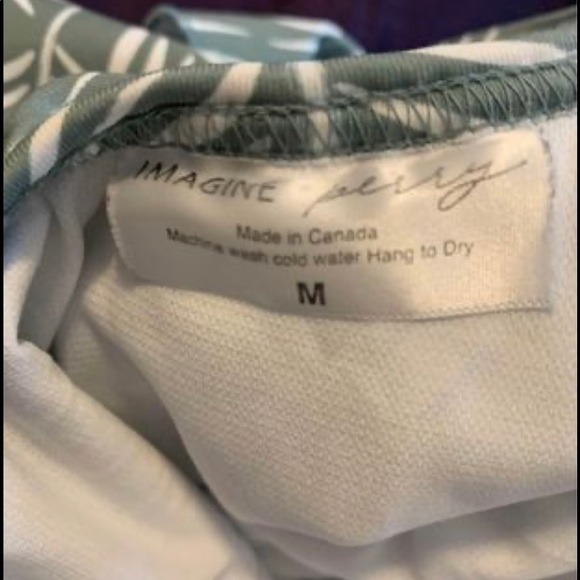 Imagine Perry Women’s Ruffle One Piece bathing suit size medium, colour meadow - Picture 4 of 4